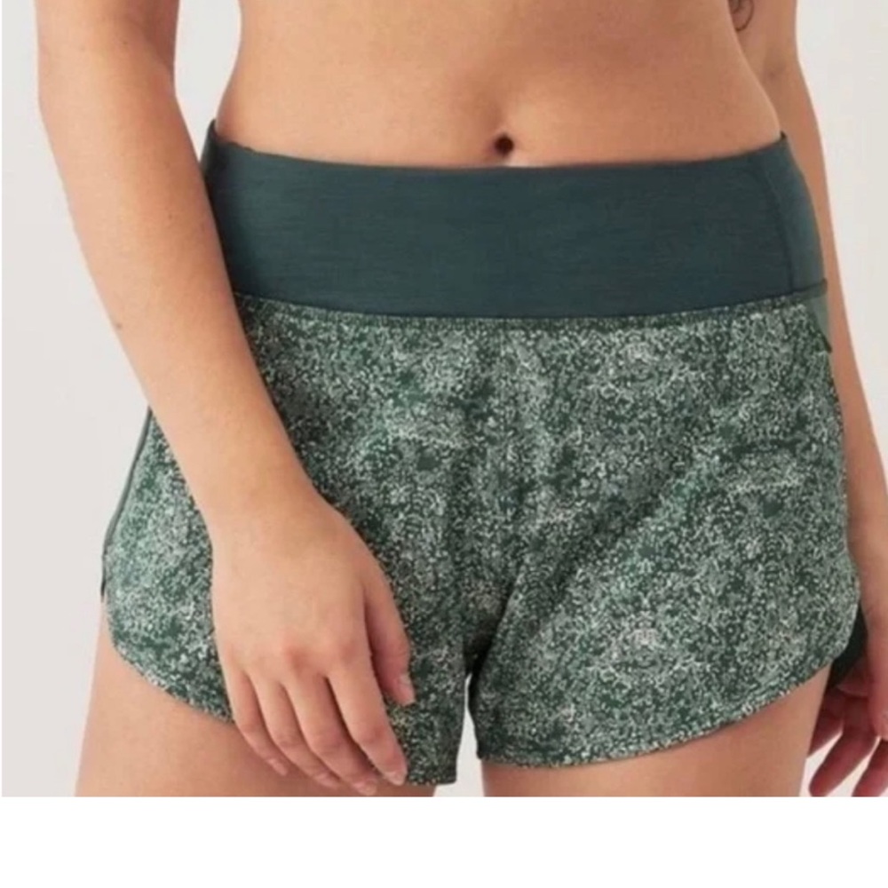 Outdoor Voices 2.5” Exercise Shorts